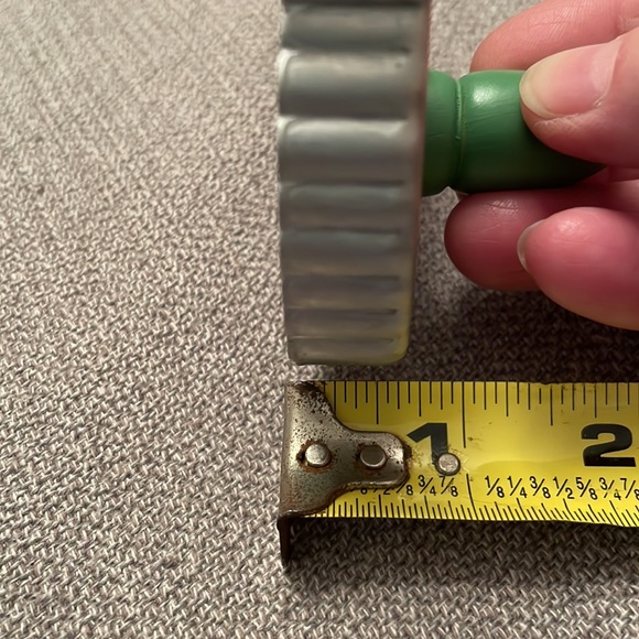 Vintage Aluminum Rooster Farmhouse Cookie Cutter with Green Wood Handle - Picture 6 of 9